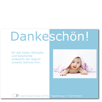 Hellblaue Babyflasche